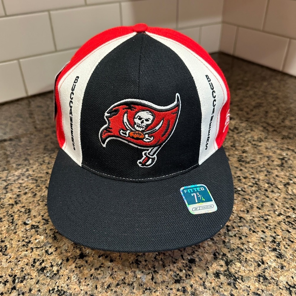 Vtg Tampa Bay Buccaneers Reebok Fitted 7 1/4 Black Red White NFL Deadstock New